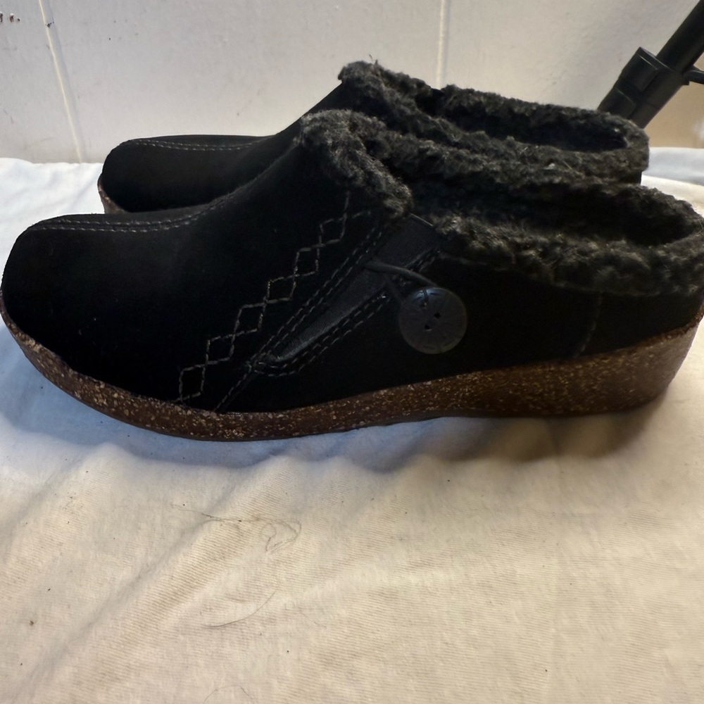 Earth Origins Black Mules with Faux Fur Lining